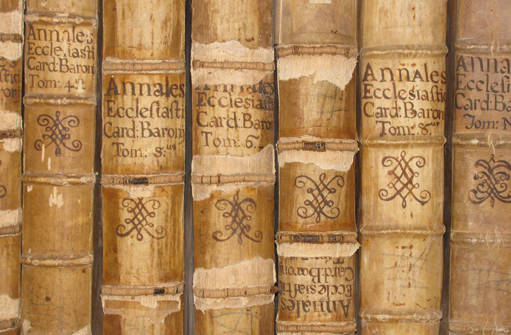 What to See in Sacile: Biblical Studies Center - Old Books