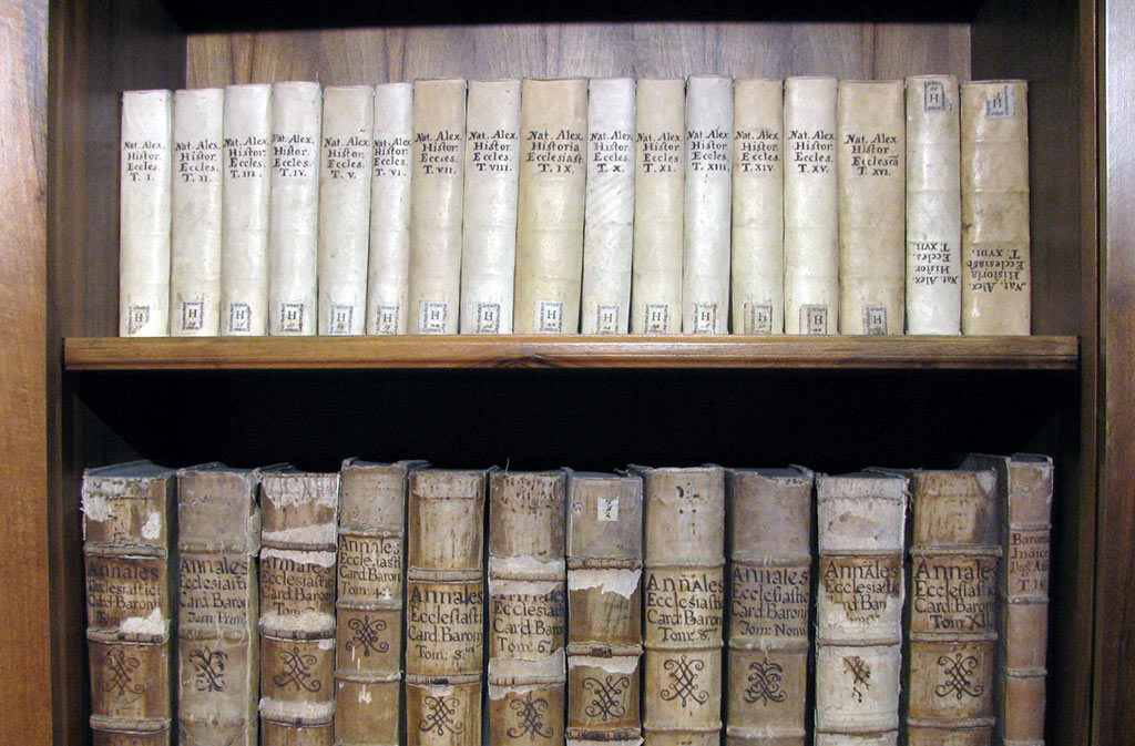 What to See in Sacile: Biblical Studies Center - Old Books