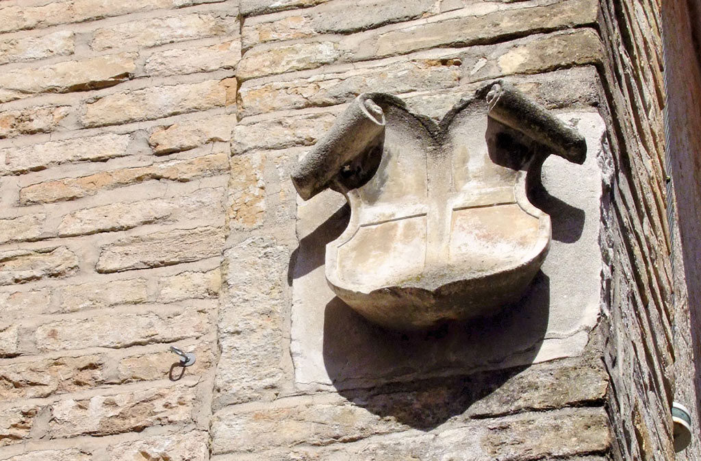 What to see in Sacile: Church of San Gregorio - coat of arms