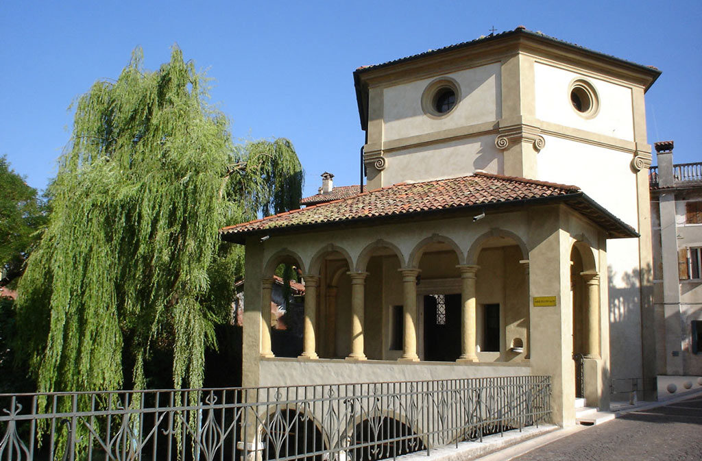 Chiese a Sacile: Chiesetta della Pietà - porticato