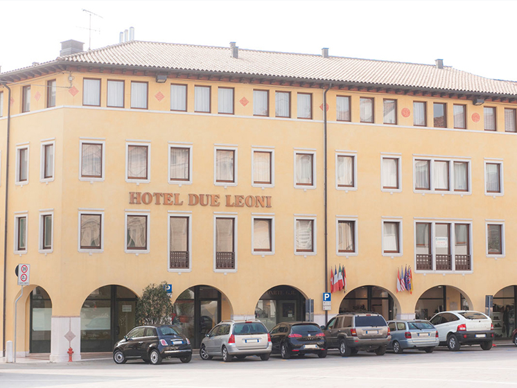 Hotel Due Leoni a Sacile - facciata