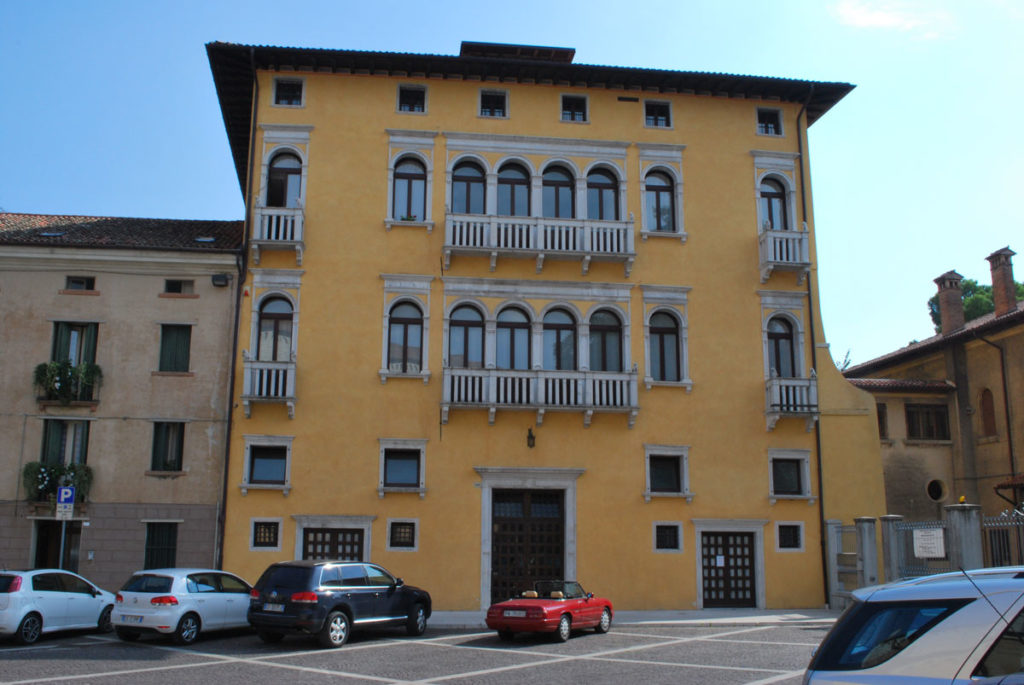 What to see in Sacile: Palazzo Carli - facade