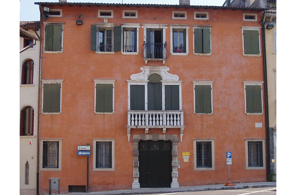 What to see in Sacile: Ovule Gobbi - facade