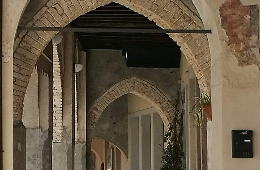 Ospitale-San-Gregorio-portico