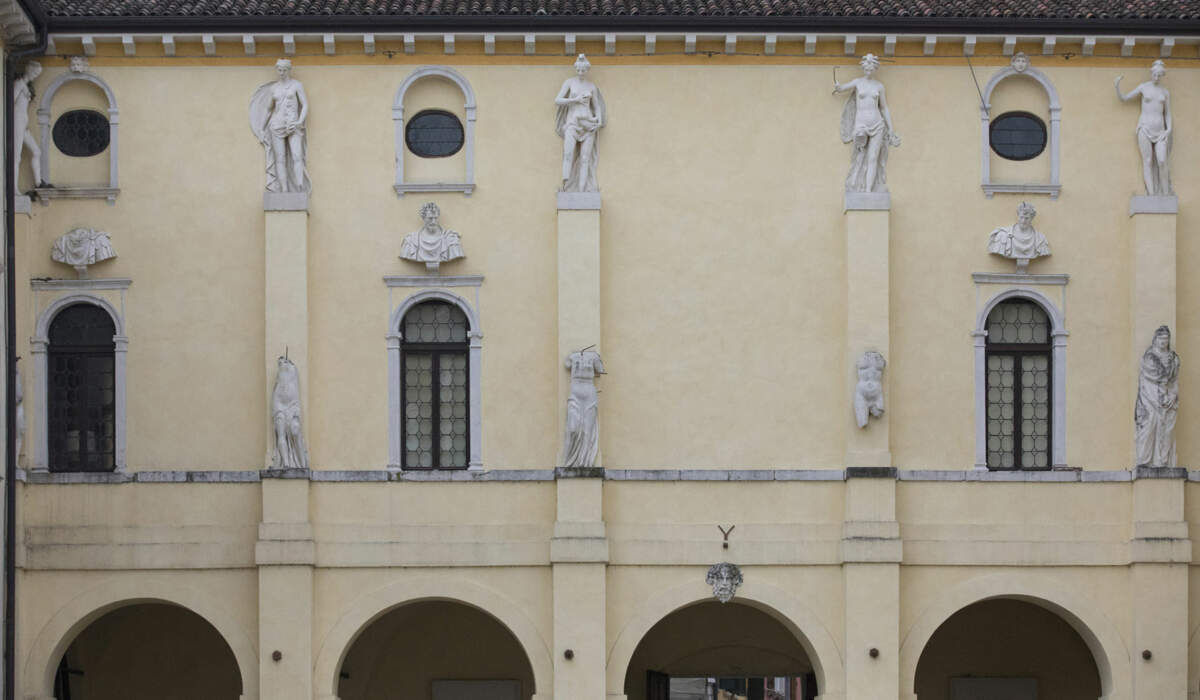 Palazzo-Ragazzoni-corte-interna