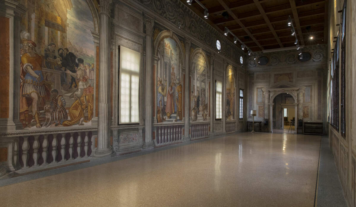 Palazzo-Ragazzoni-salone-imperatori